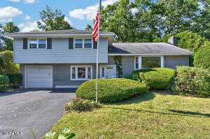 618 Via Ponderosa Schenectady, NY 12303