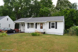 42 Oakwood Drive Colonie, NY 12205