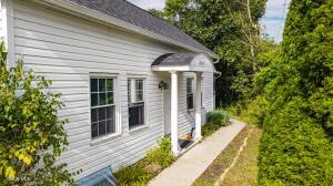 647 Saratoga Road Glenville, NY 12302