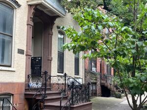 148 Lancaster Street Albany, NY 12210
