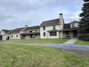 118 Middle Road Essex, NY 12936