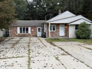 486 Saratoga Road Schenectady, NY 12302